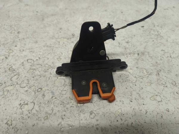 GACHE DE HAYON SKODA - Vue 1